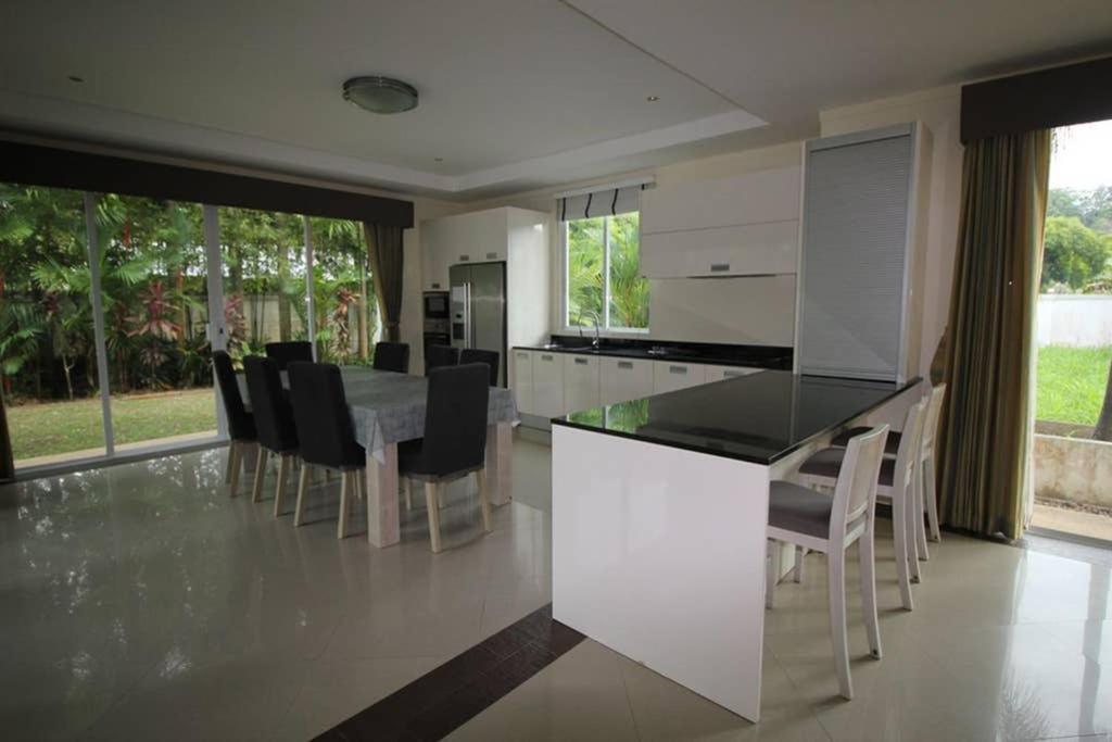 4 Bedroom Villa Kamala Beach Phuket Екстер'єр фото
